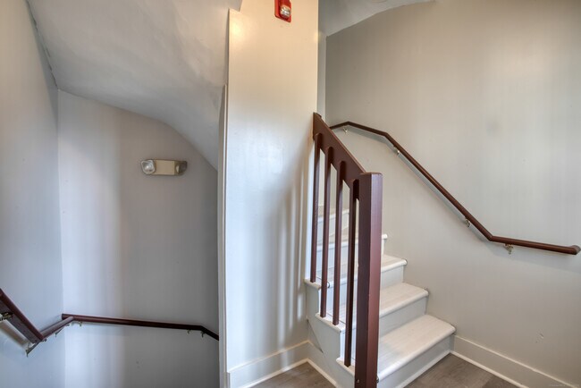 Building Photo - 325 Chestnut St