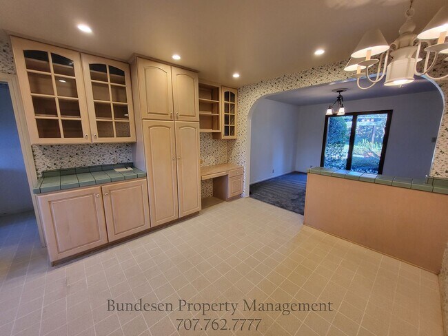 Building Photo - 460 Piezzi Ln