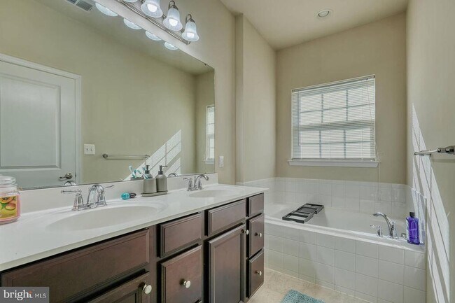 Building Photo - 5183 Wyndholme Cir