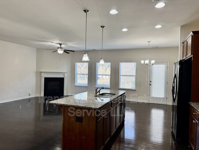 Building Photo - 257 Centerview Wy