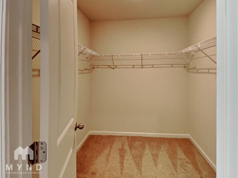 Building Photo - 189 Taverners Ln