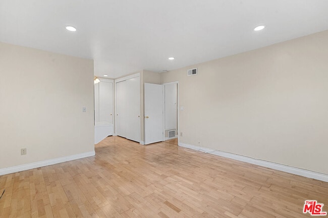 Building Photo - 9631 Crystal View Dr