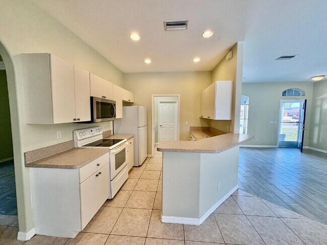 Building Photo - Peace, Comfort, and Great Location in this 3-Bedroom 2 Bath Pool Home in North Port!