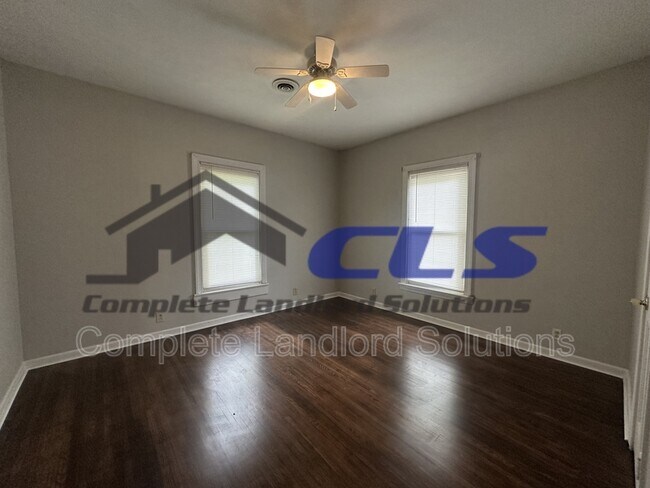 Building Photo - 1301 S 9th St