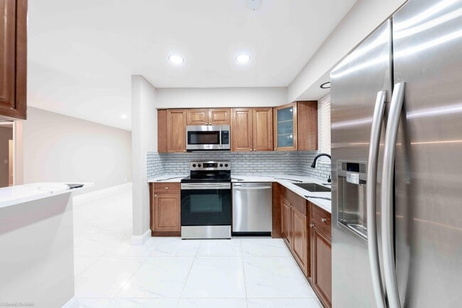 Building Photo - 120 SW 29th Terrace