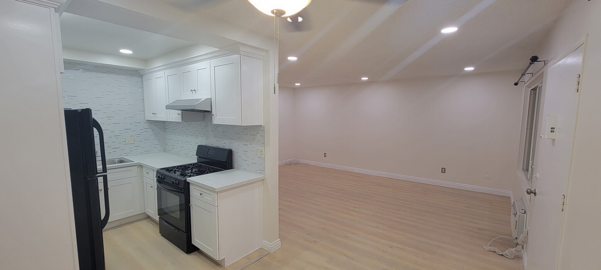 Building Photo - 1908 Clinton St