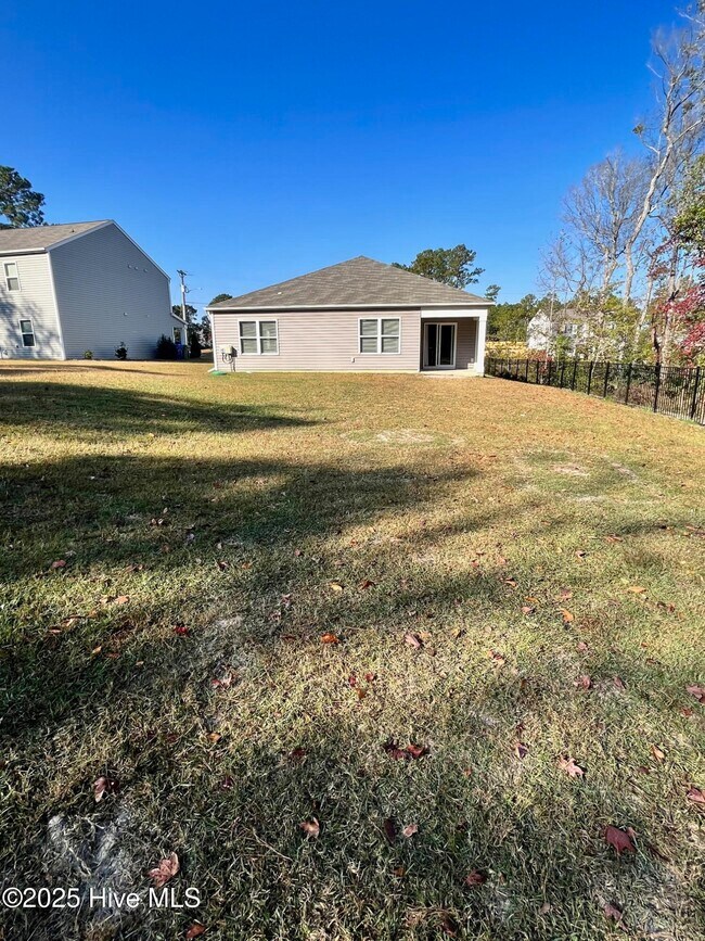 Building Photo - 421 High Ridge Ct