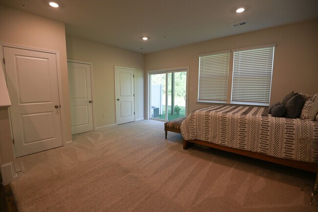 Building Photo - Odenton Townhouse