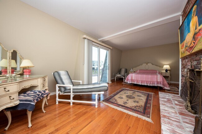 Building Photo - 3201 Bayland Dr