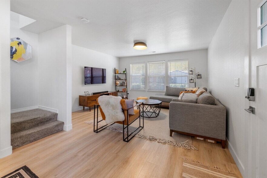 Building Photo - 2624 S Virginia Ave