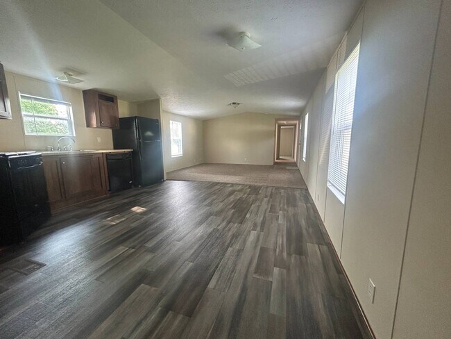 Building Photo - 783 Amherst Ln