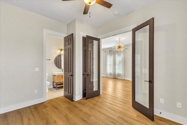 Building Photo - Downtown 4 bedroom home