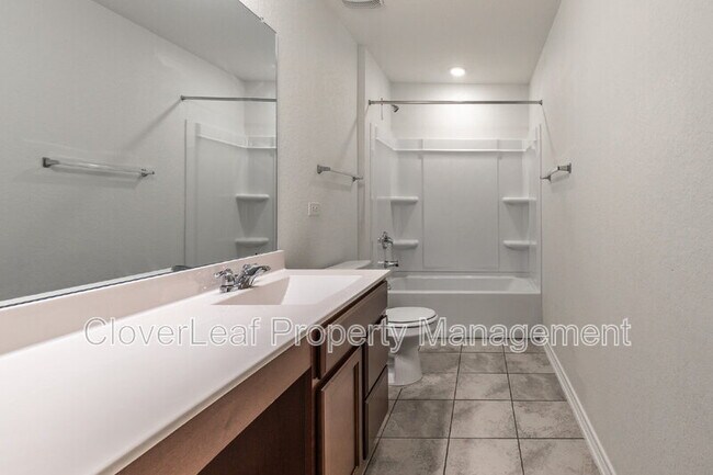 Building Photo - 308 Rustic Springs