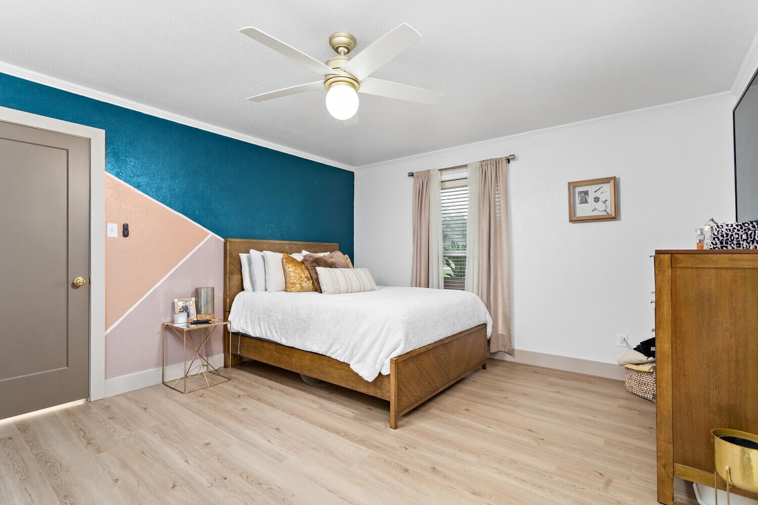 Downstairs Bedroom - 5885 Woodway Dr