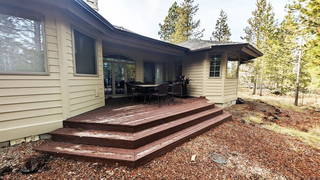 Building Photo - Furnished Sunriver 3 Bedroom Home Availabl...