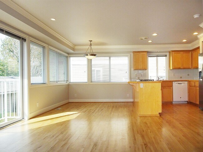 Building Photo - 3Bd/3.5Ba Seattle Townhome