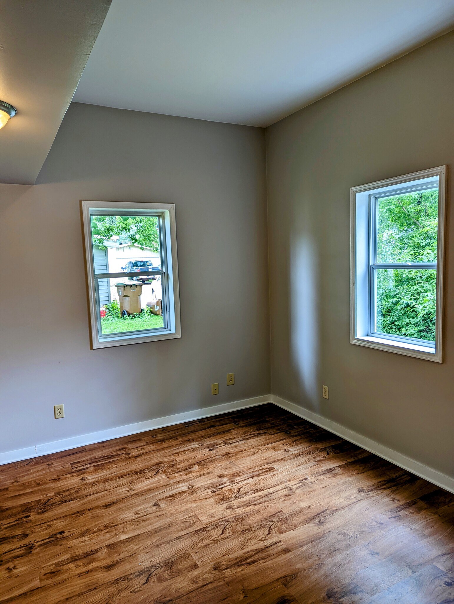 Back Bedroom - 2242 Dixon St