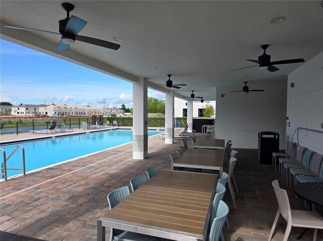 Building Photo - 453 NE 13th St