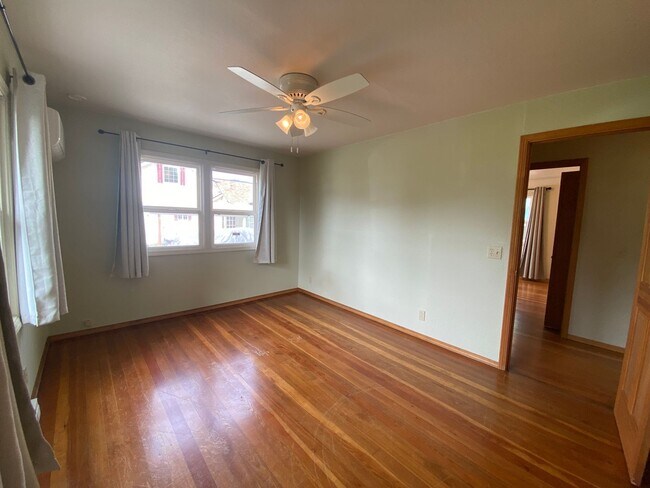 Building Photo - 3-Bedroom Home- Pets Allowed with Approval