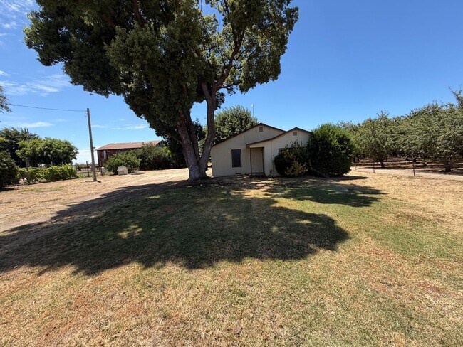 Building Photo - 2 bedroom 1 bath