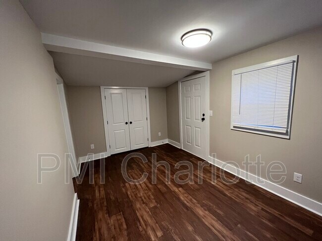 Building Photo - 804 Fairview St