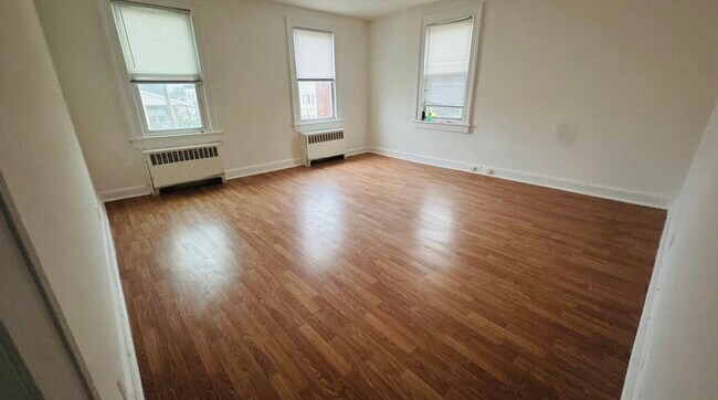 Building Photo - 1153 Summit Ave