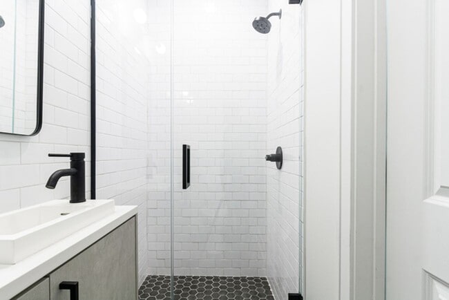 Building Photo - Modern and Luxurious 3b/2b Apartment Near Loyola University