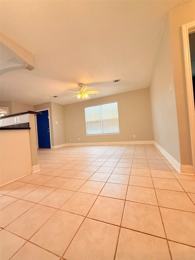 Building Photo - 320 Willowick St