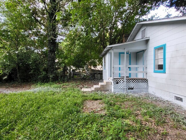 Building Photo - 1008 Carn St