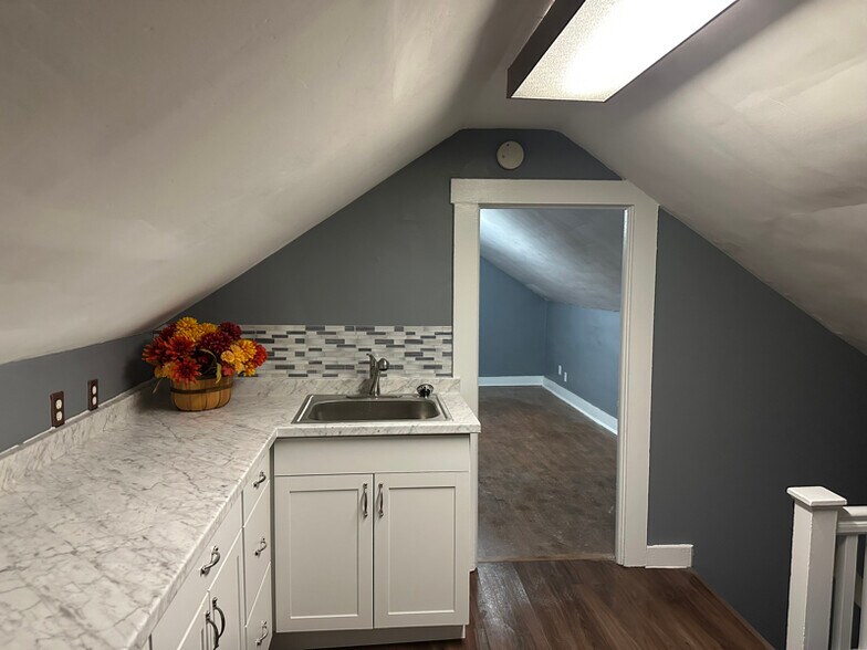 Building Photo - 57 Mayfield Ave