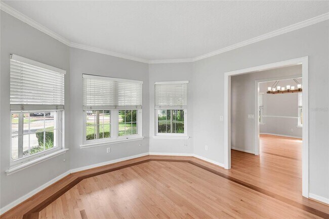 Building Photo - 1580 Oakhurst Ave