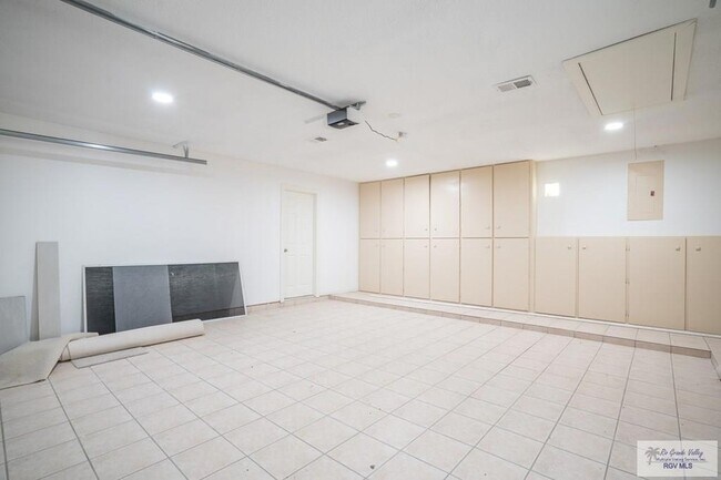 Building Photo - 709 Avenida Morelos
