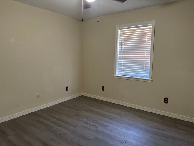 Building Photo - 1742 Byron Dr