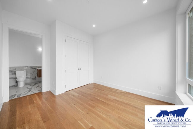 Building Photo - 218 Old Colony Ave