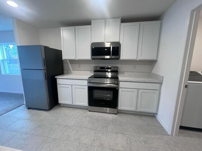 Building Photo - 3161 Fergus Ave