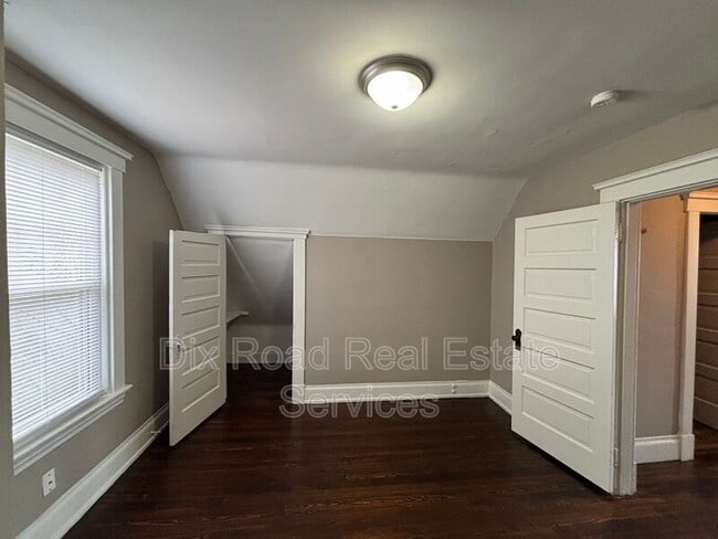 Building Photo - 5310 Carthage Ave