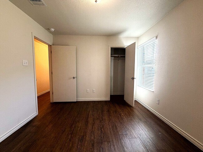 Building Photo - 1511 Justin Lp