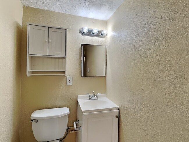 Building Photo - 8403 Libby Ln
