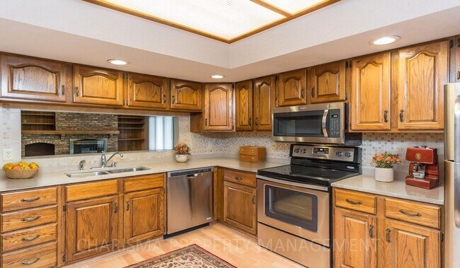 Building Photo - LARGE AND SPACIOUS, YET COZY AND QUAINT RANCH STYLE 4 BD, 3 BA HOUSE WITH DOUBLE ATTACHED GARAGE,...