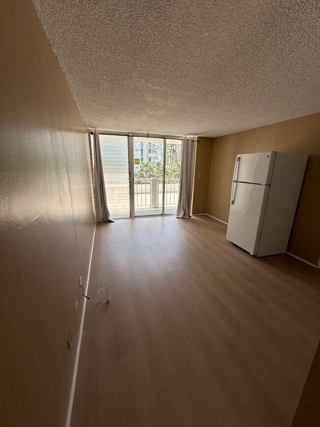 Building Photo - 441 Lewers St