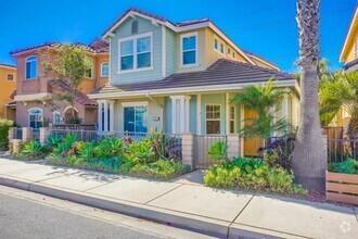 Building Photo - 421 N Cedros Ave