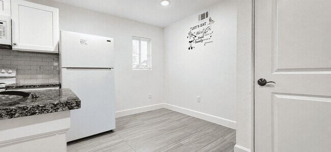 Building Photo - 4404 Bellfort Ave