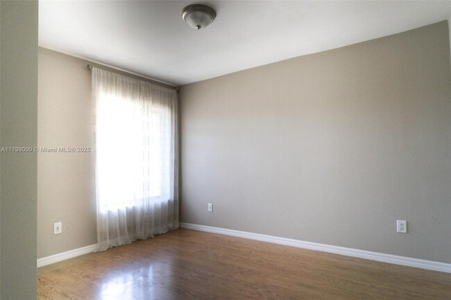 Building Photo - 301 Club Cir