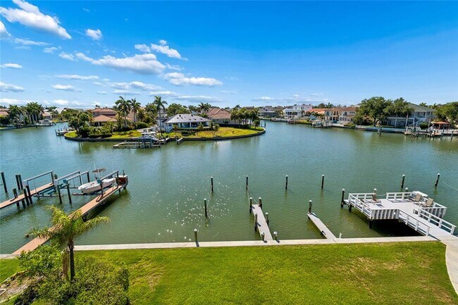 Building Photo - 719 Pinellas Bayway S