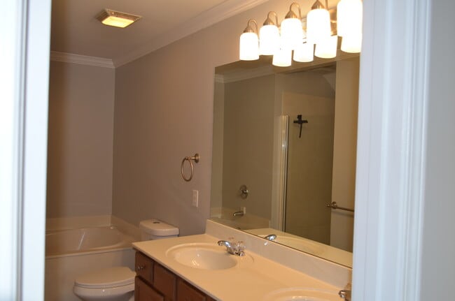 Building Photo - 1401 Peppermint Ln