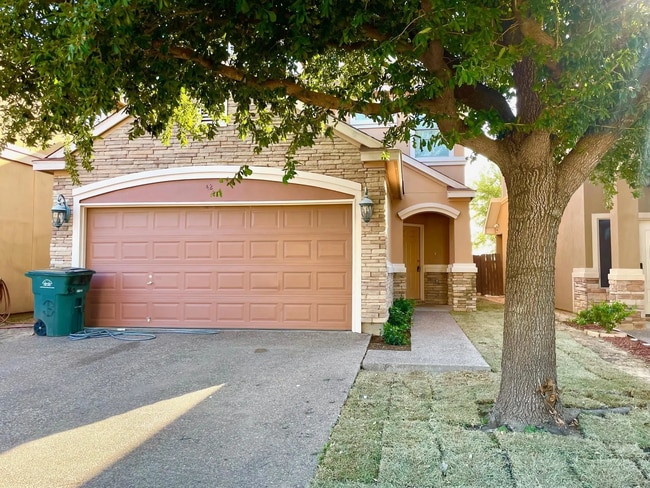 Building Photo - 9310 Albany Dr