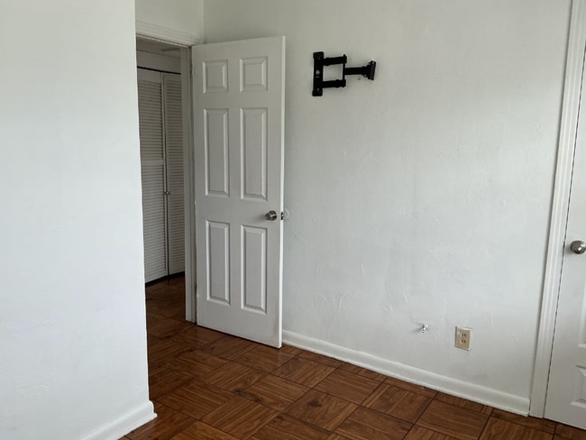 Building Photo - Cozy 3BR Near Cleveland Heights