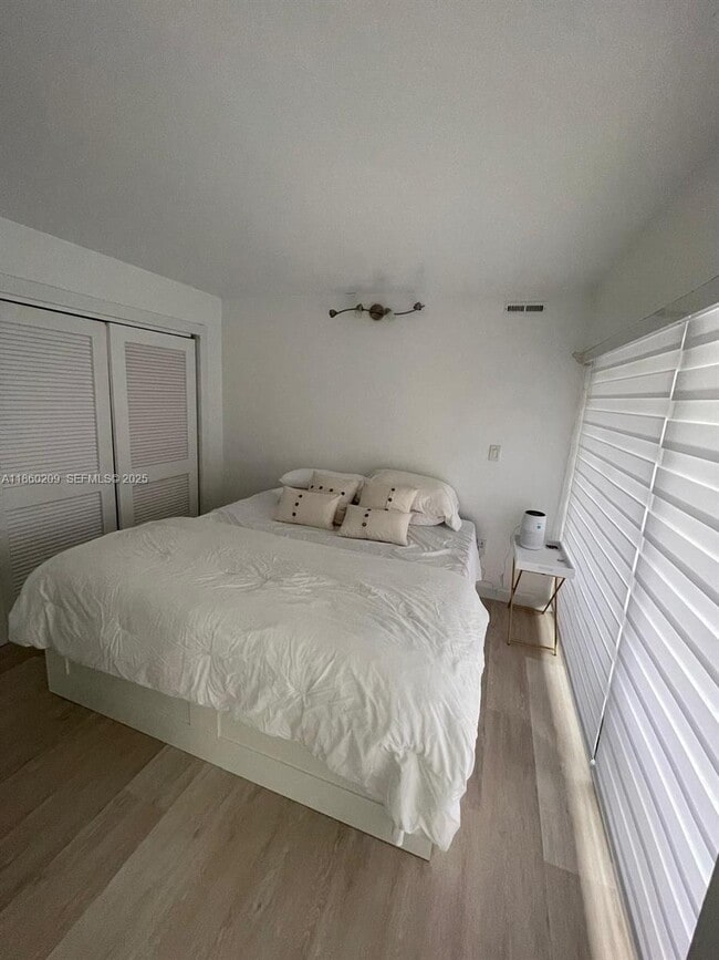 Building Photo - 3036 SW 27th Ave