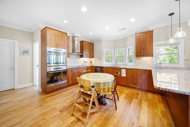 Building Photo - Spacious Home in Solamere Subdivision
