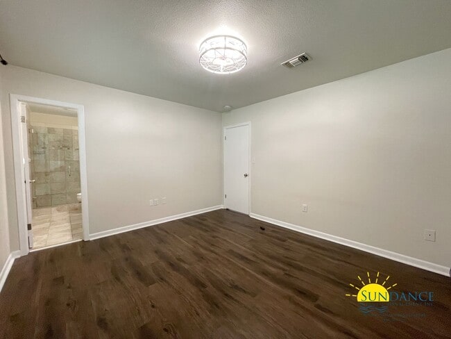 Building Photo - Updated 3-Bedroom Home in desirable Kenwood neighborhood!